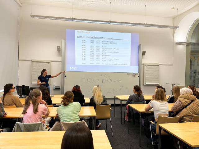 Girls' Day 2025: Professional orientation for students at the MCI Campus Technology & Life Sciences